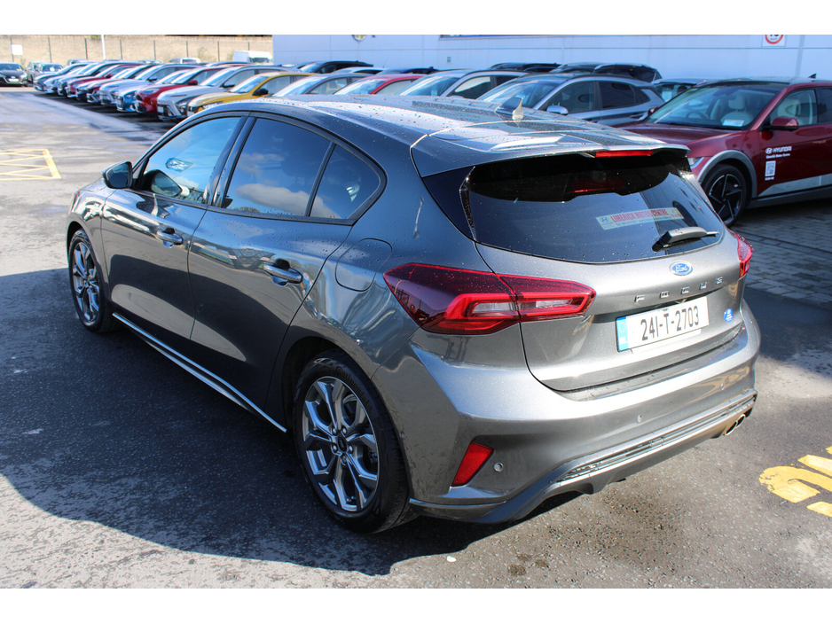 2024 Ford Focus - image 3