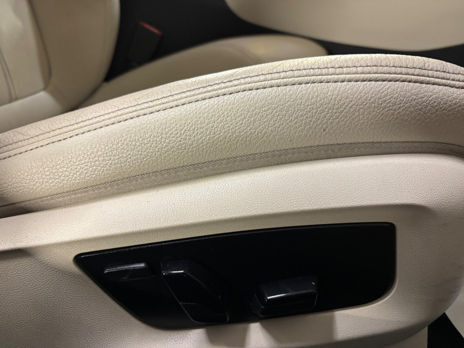 2019 BMW 5 Series - image 12