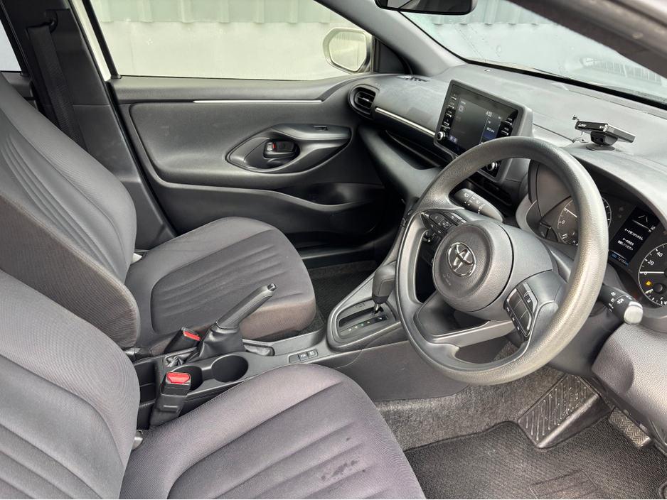 2021 Toyota Yaris - image 6