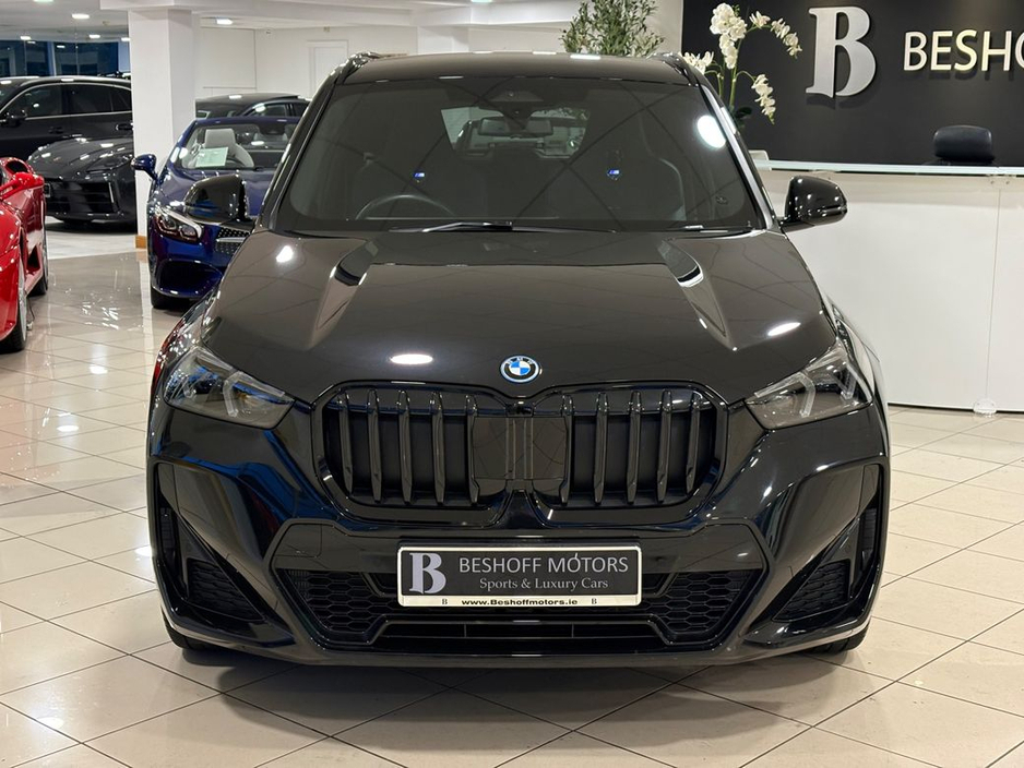 2025 BMW X1 - image 8