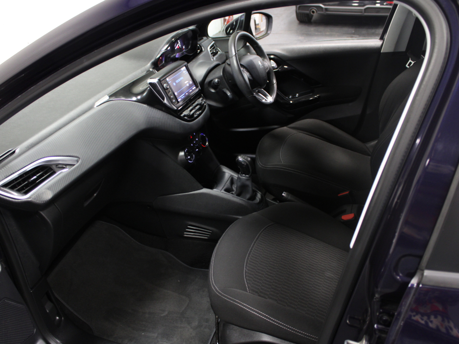 2018 Peugeot 208 - image 31