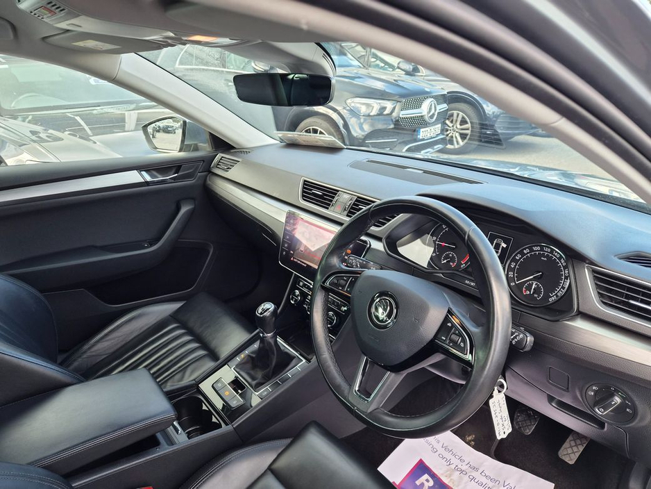 2019 Skoda Superb - image 15