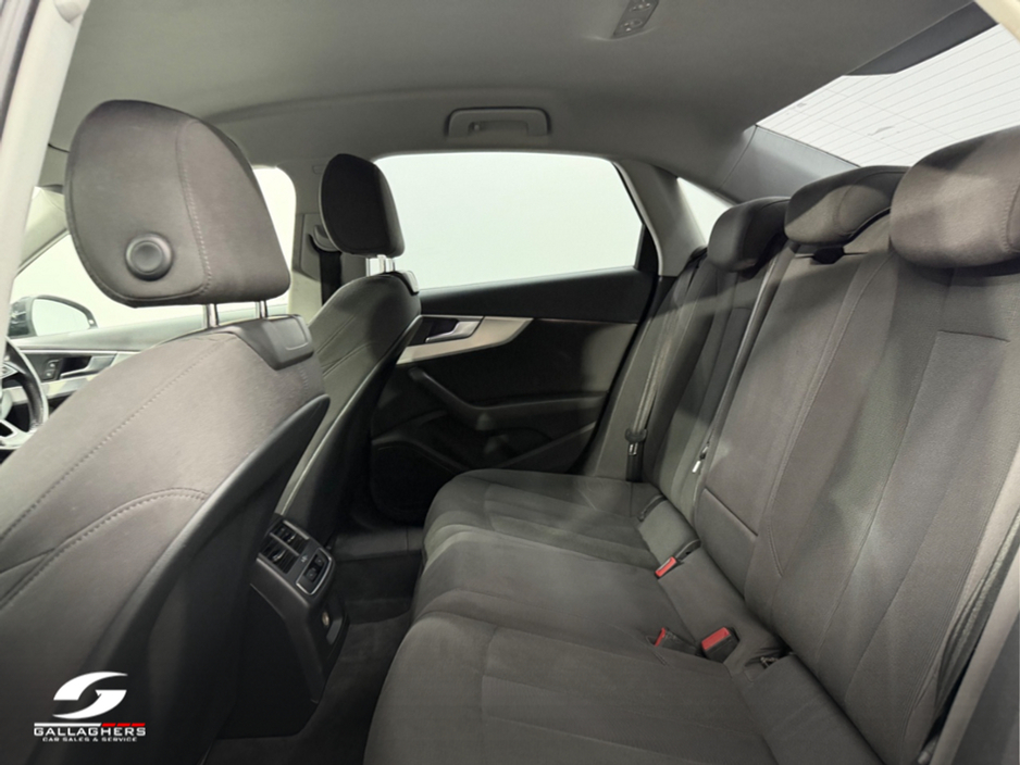 2016 Audi A4 - image 12