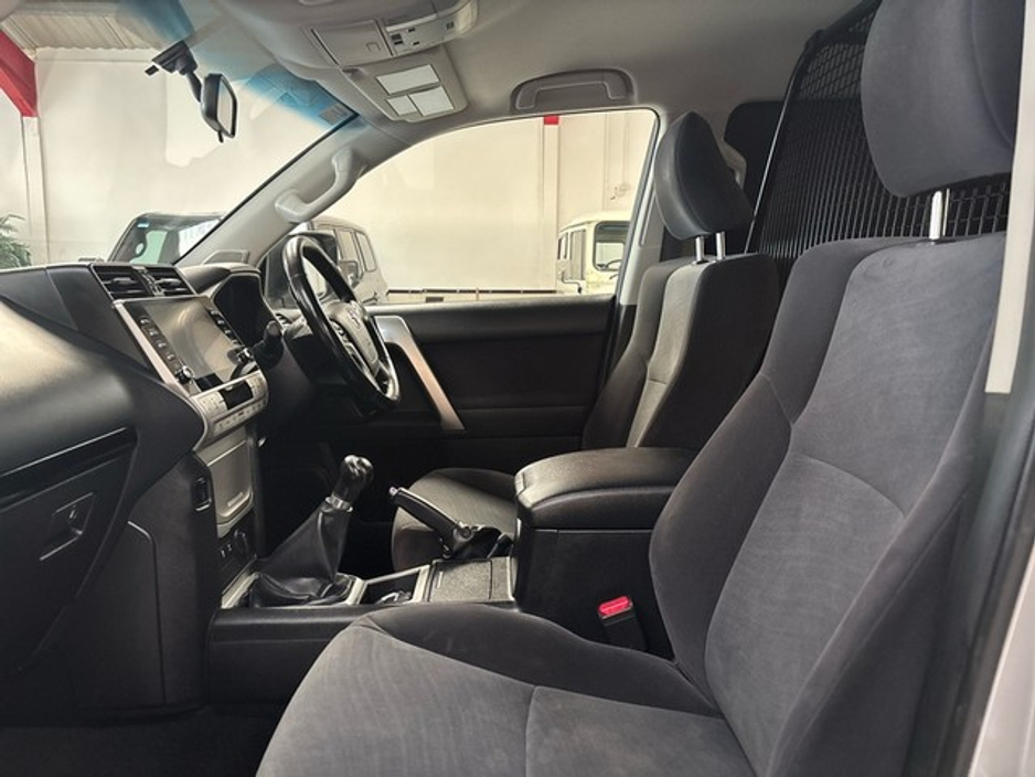 2022 Toyota Landcruiser - image 6