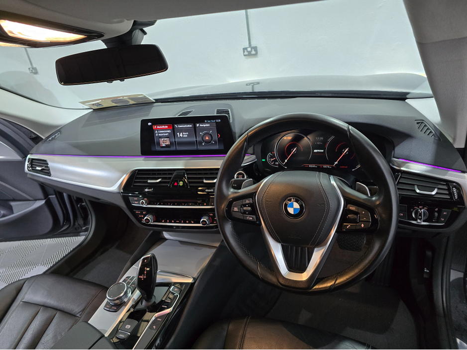 2018 BMW 5 Series - image 6