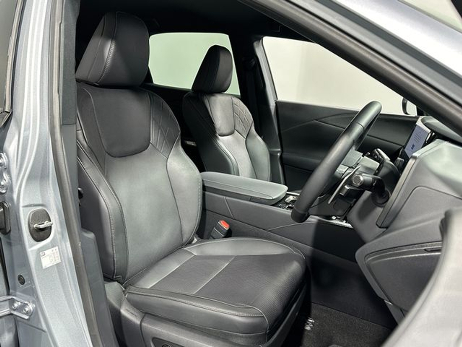 2025 Lexus RX 450h+ - image 10