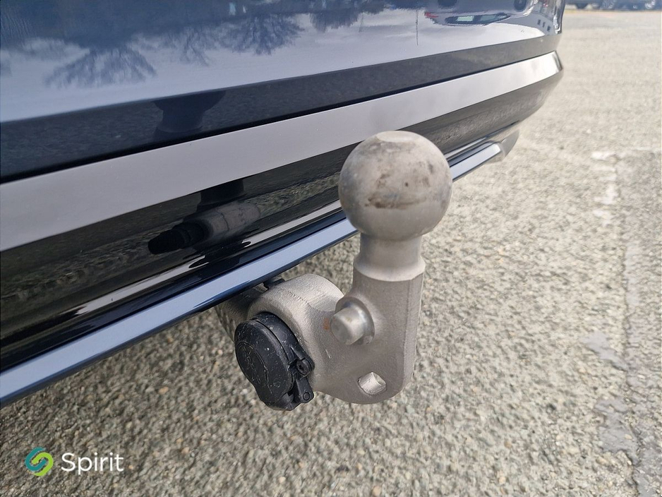 2025 Volvo V60 - image 18