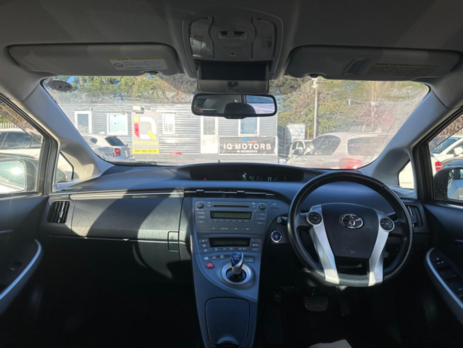 2012 Toyota Prius - image 17