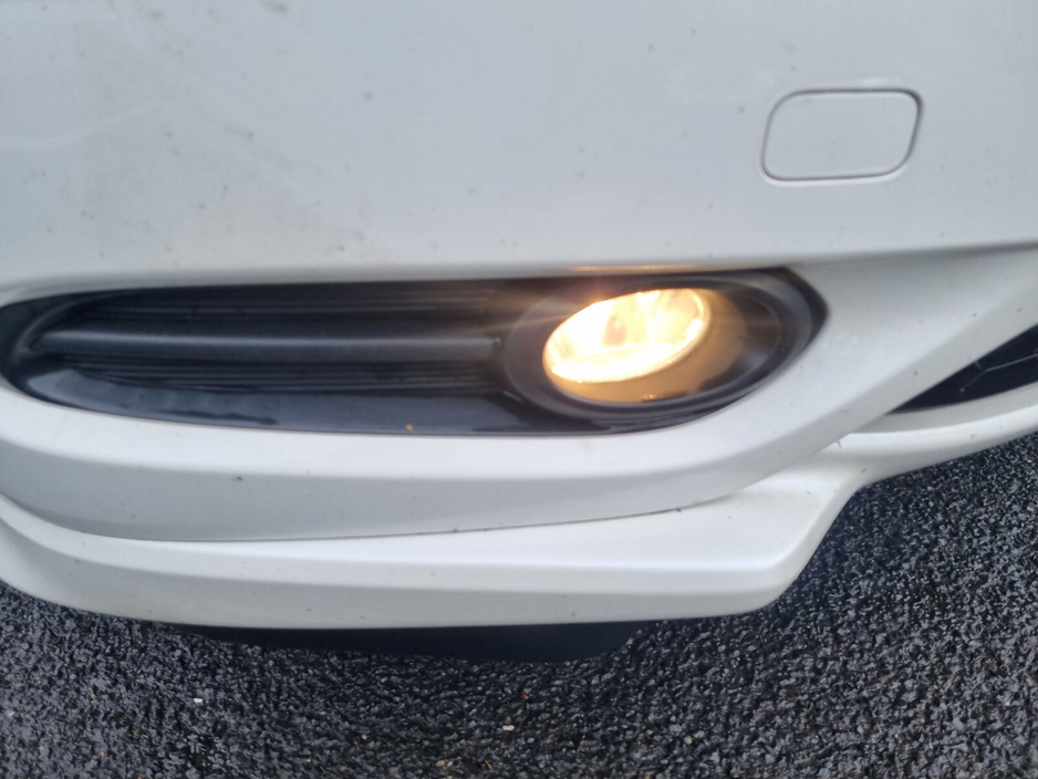 2015 Honda Vezel - image 4