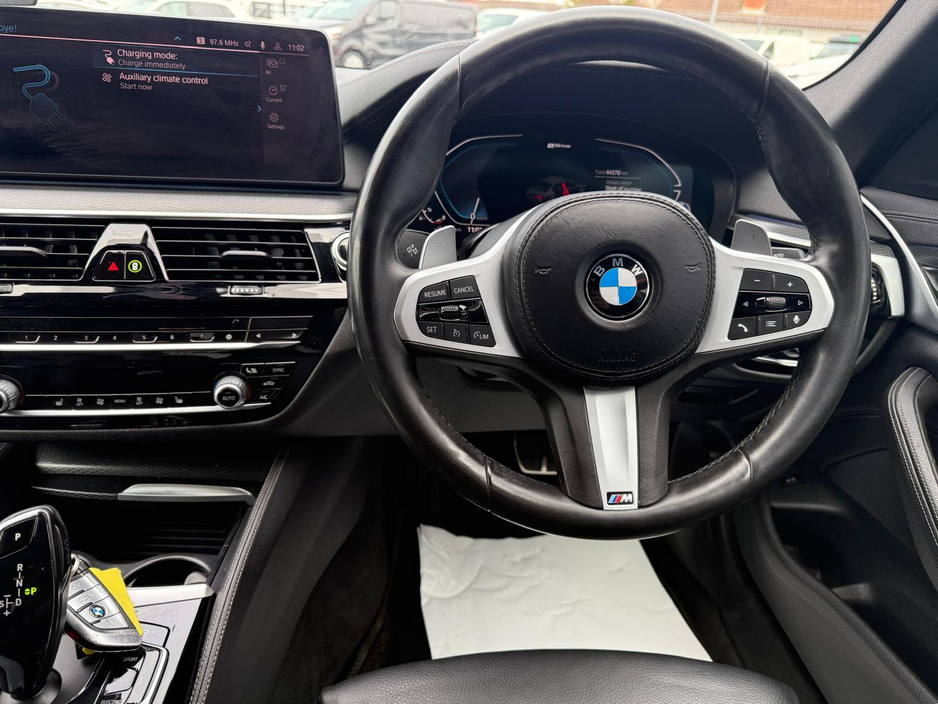2021 BMW 5 Series - image 12