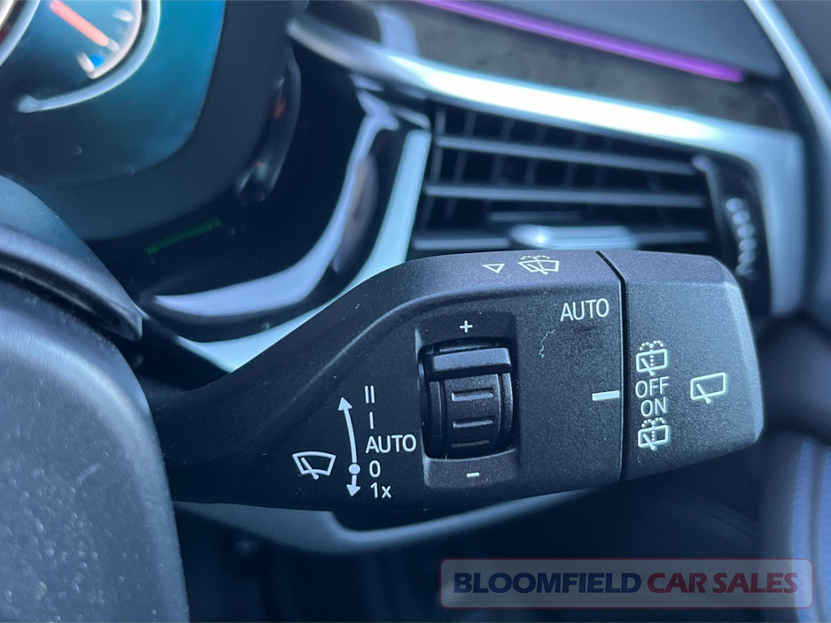 2017 BMW 5 Series - image 27