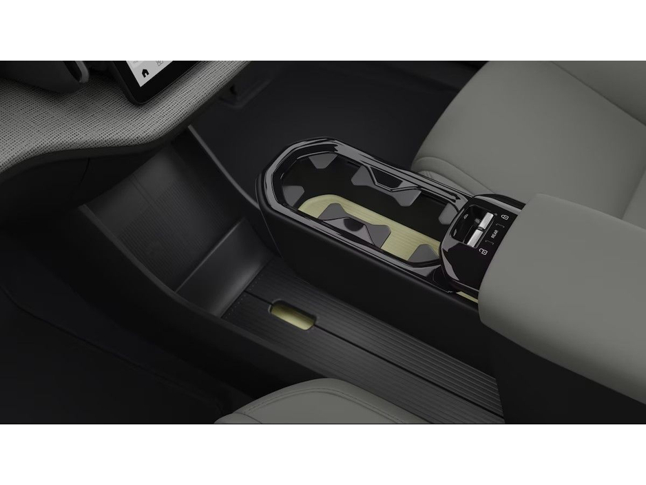 2026 Volvo EX30 - image 13
