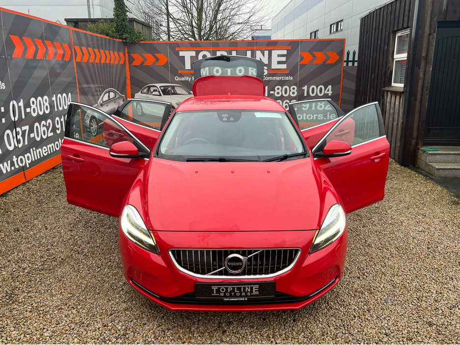 2019 Volvo V40 ==STUNNING VOLVO V40//AUTO//HUGE SPEC//FULL LEATHER// €17,500