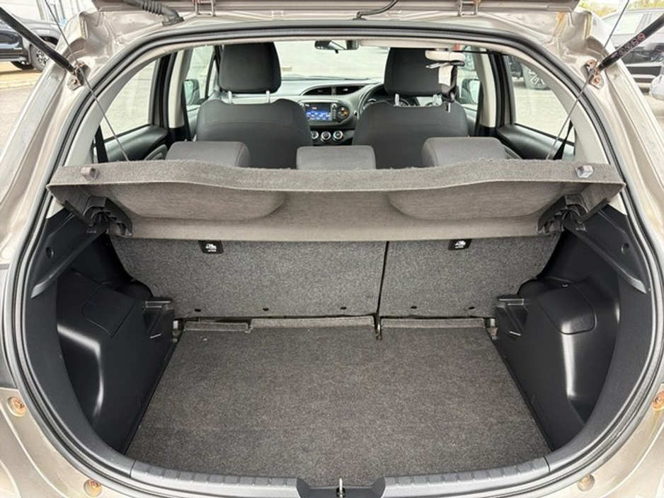 2018 Toyota Yaris - image 10