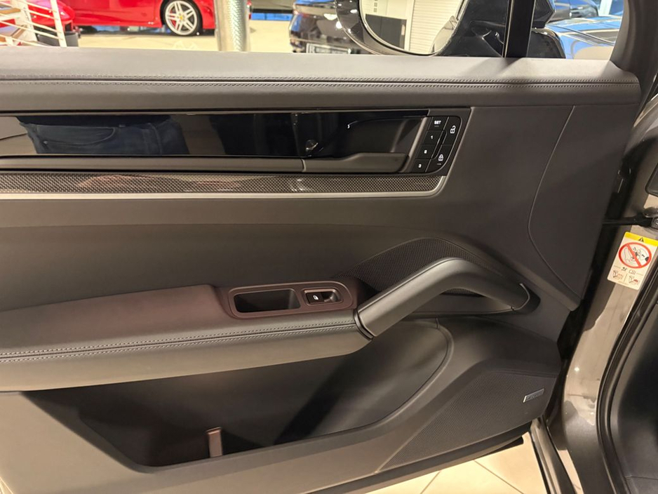 2024 Porsche Cayenne - image 20