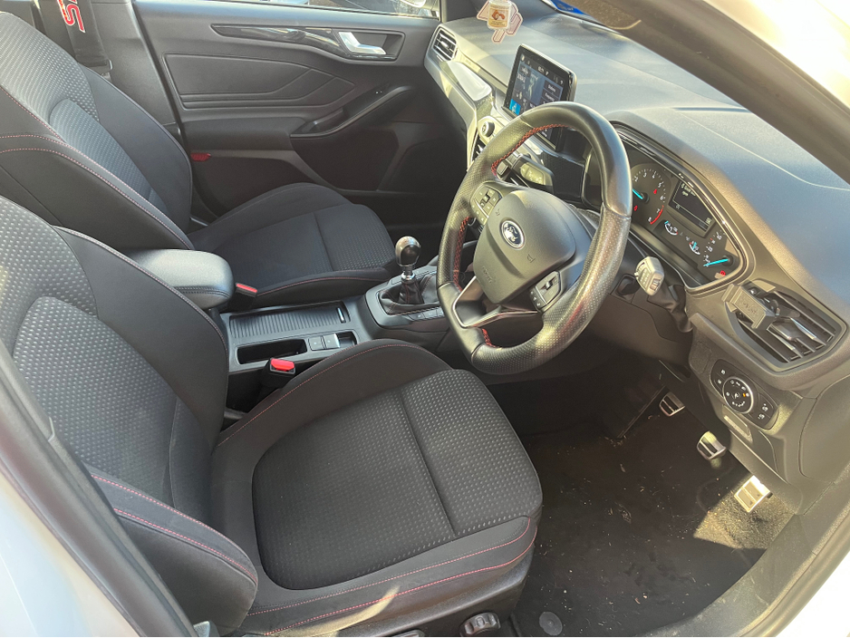 2019 Ford Focus - image 8