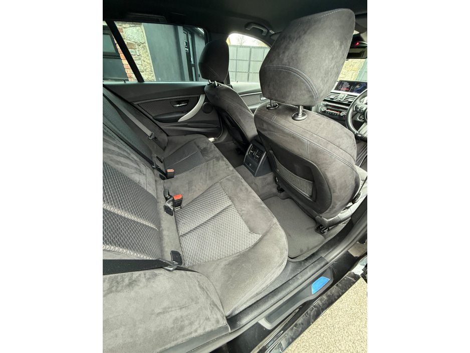 2014 BMW 3 Series - image 10