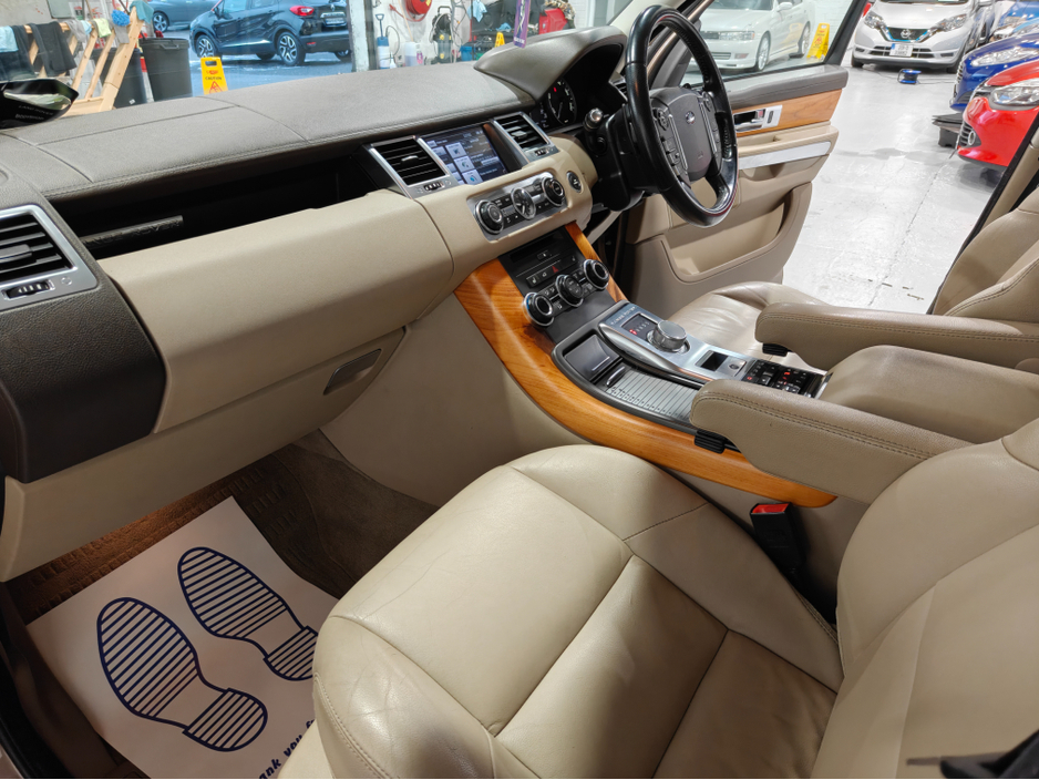 2013 Land Rover Range Rover - image 15