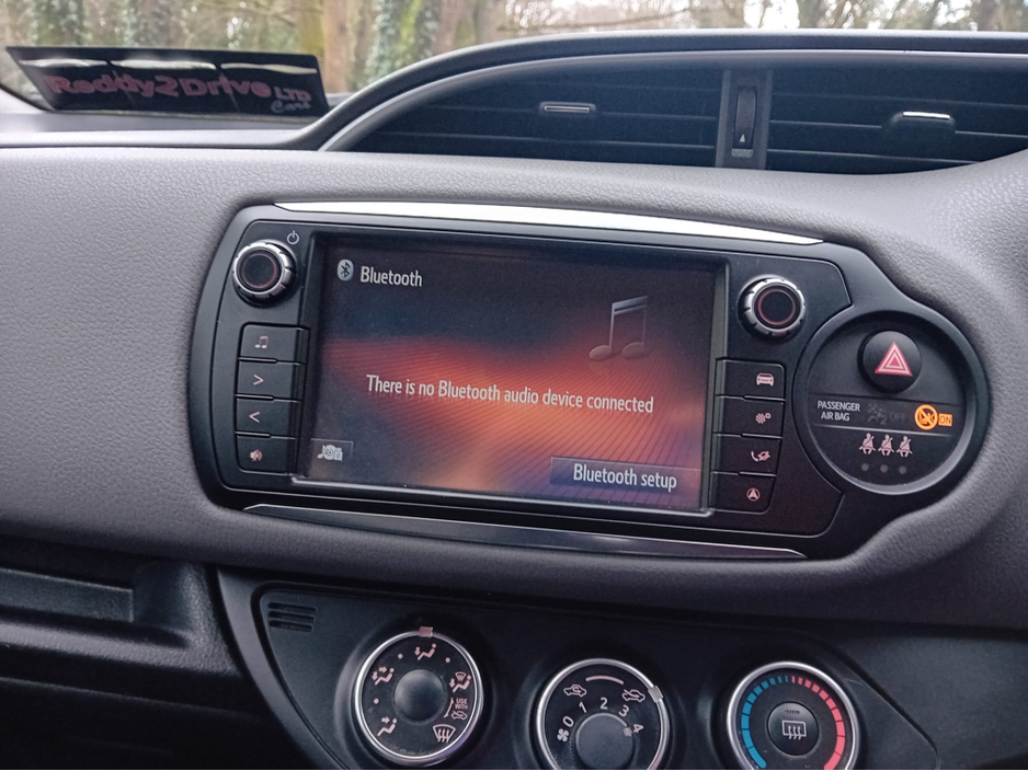 2016 Toyota Yaris - image 30