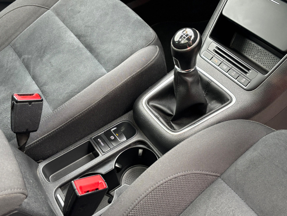 2015 Volkswagen Tiguan - image 10