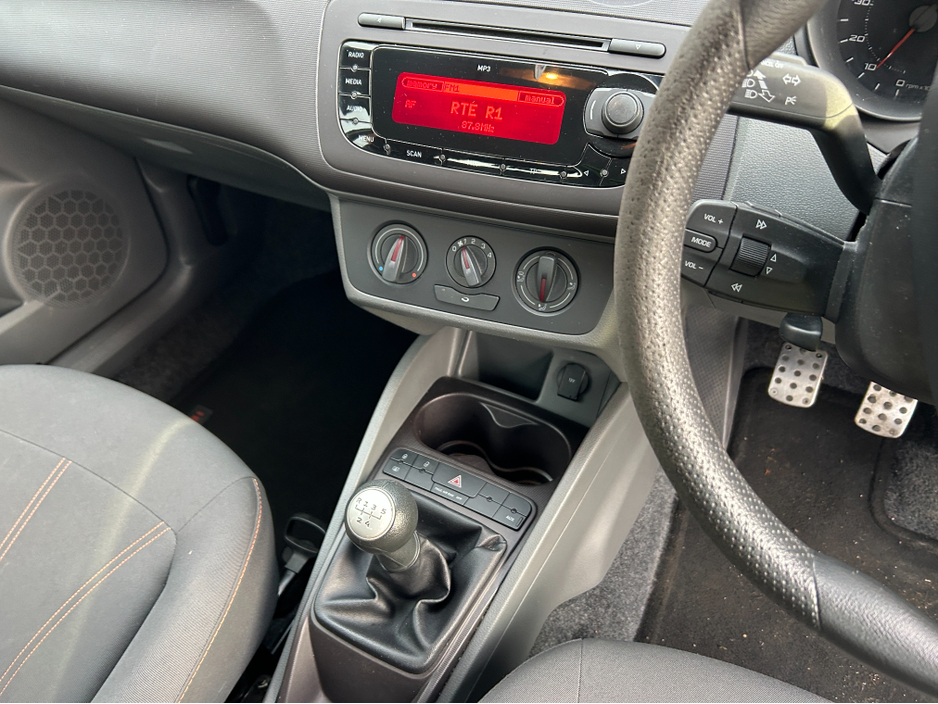2011 SEAT Ibiza - image 9
