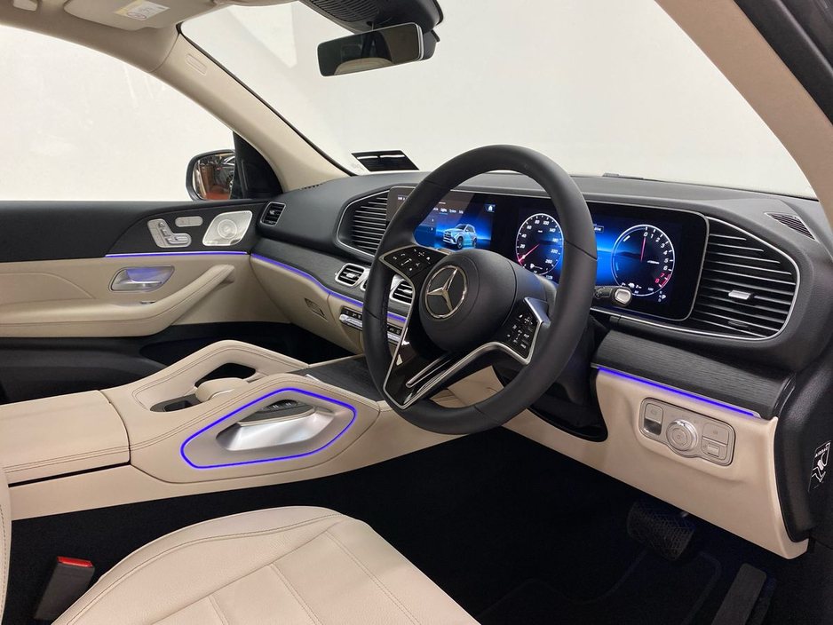 2025 Mercedes-Benz GLE Class - image 9