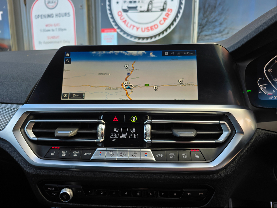 2022 BMW 3 Series - image 22