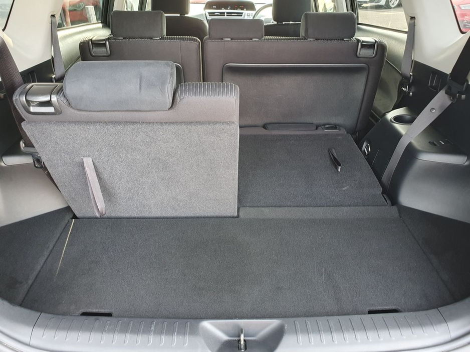 2016 Toyota Prius+ - image 21