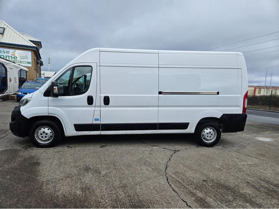 2022 Opel Movano - image 2