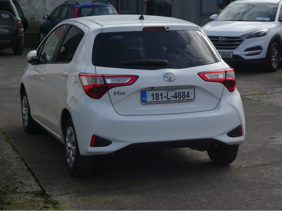 2018 Toyota Yaris - image 4