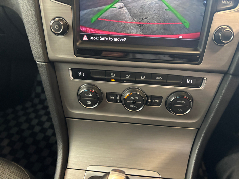 2017 Volkswagen Golf - image 10