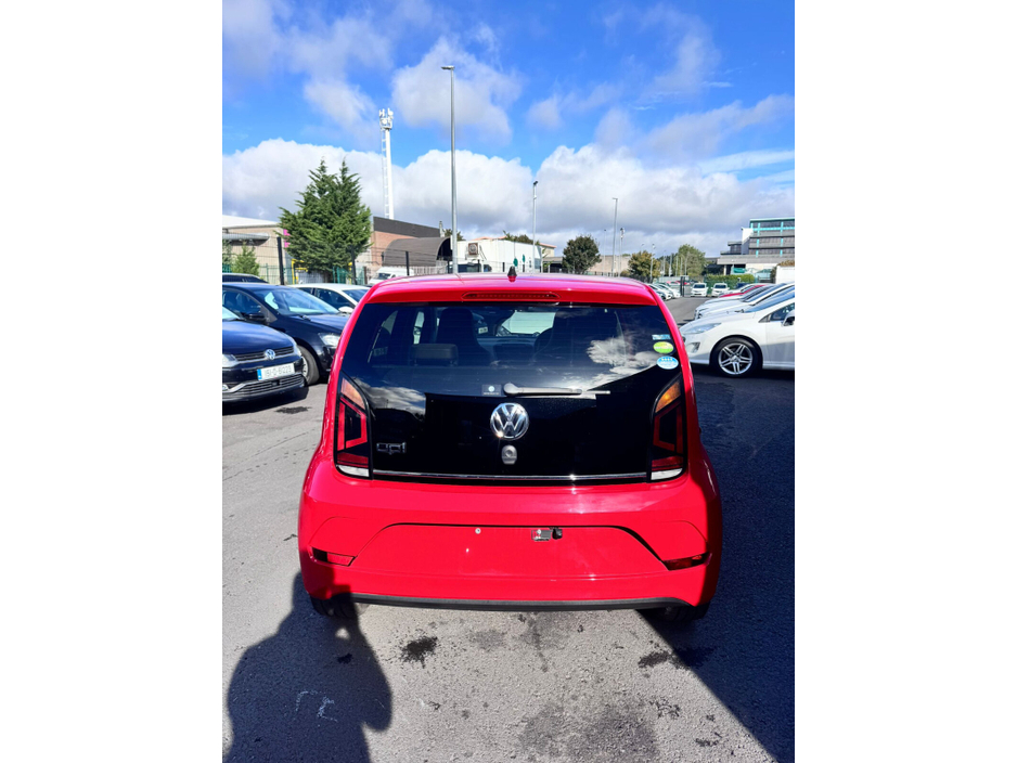 2017 Volkswagen up!  €9,999