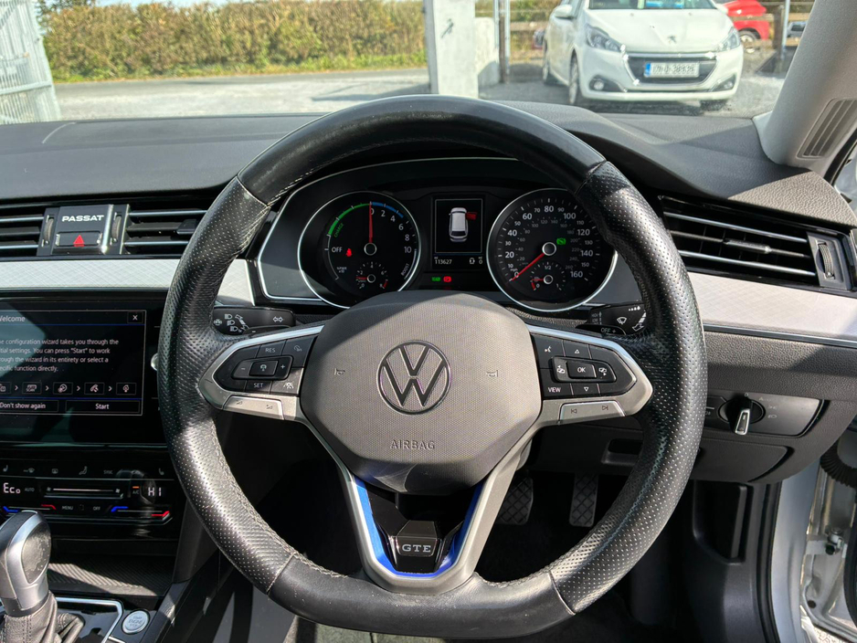 2022 Volkswagen Passat - image 8