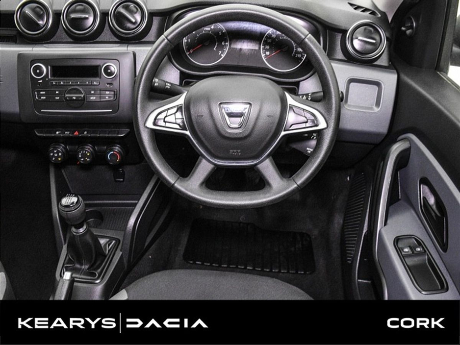 2019 Dacia Duster - image 23