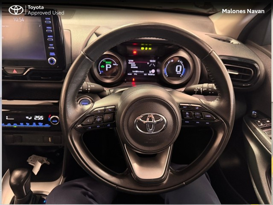 2023 Toyota Yaris Cross - image 9
