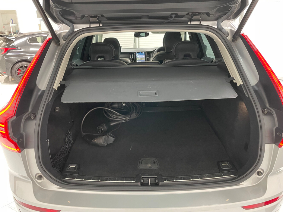 2023 Volvo XC60 - image 11