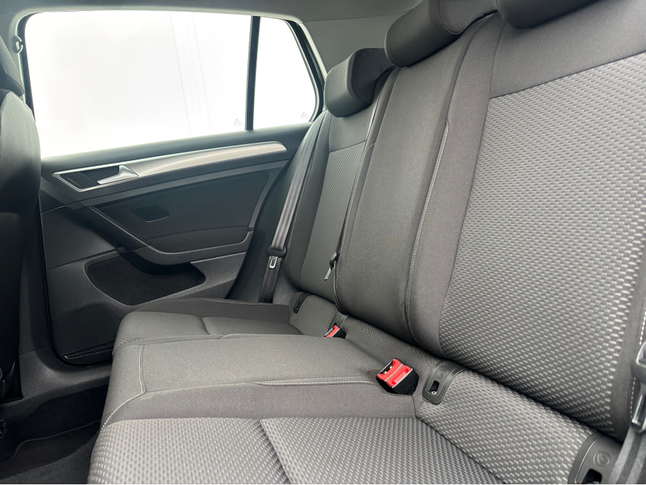 2019 Volkswagen Golf - image 6