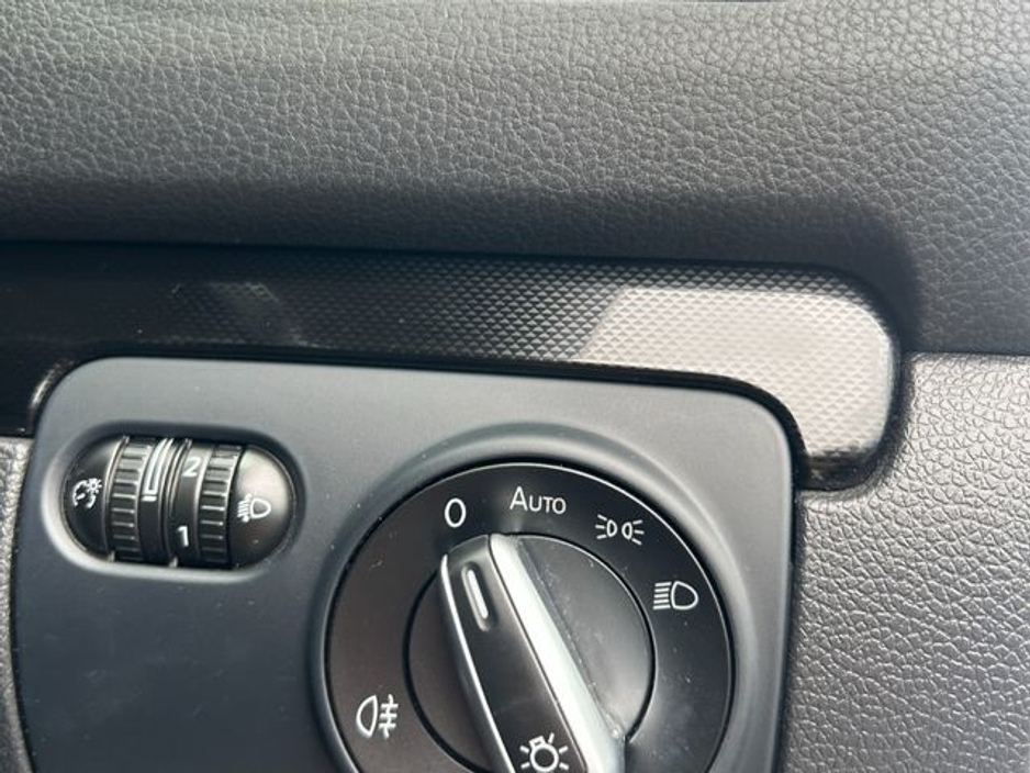 2013 Volkswagen Golf - image 18