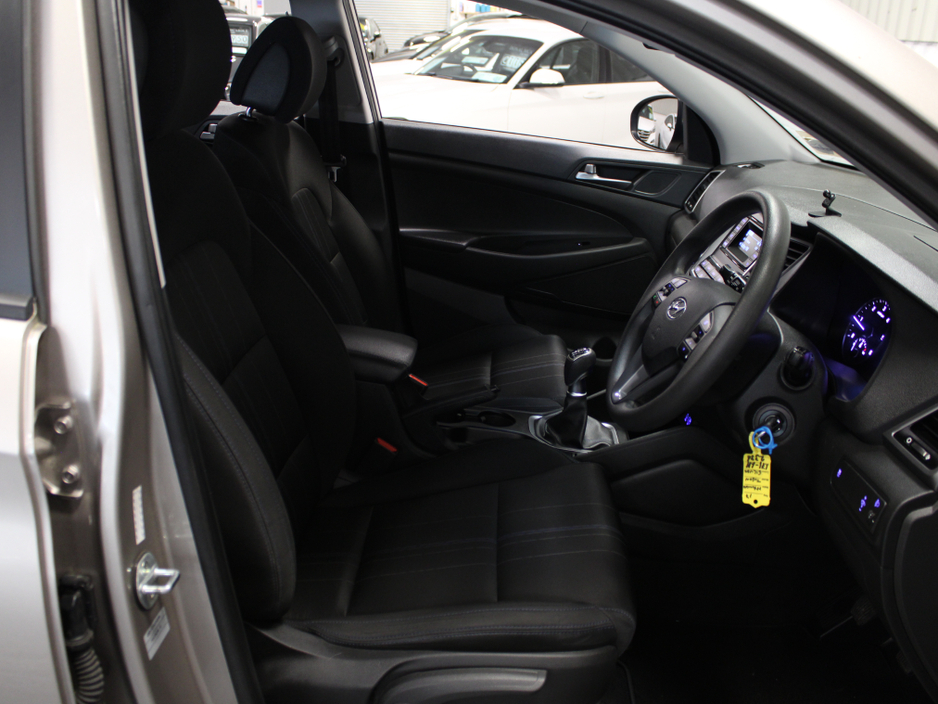 2017 Hyundai Tucson - image 24