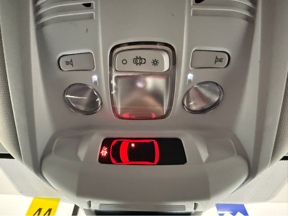 2022 Peugeot 5008 - image 28