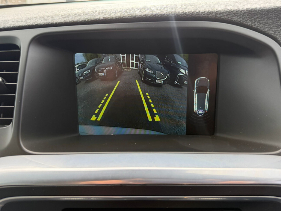 2015 Volvo V60 - image 13