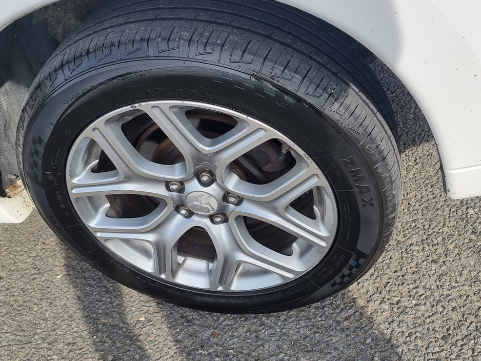 2015 Mitsubishi Outlander - image 17