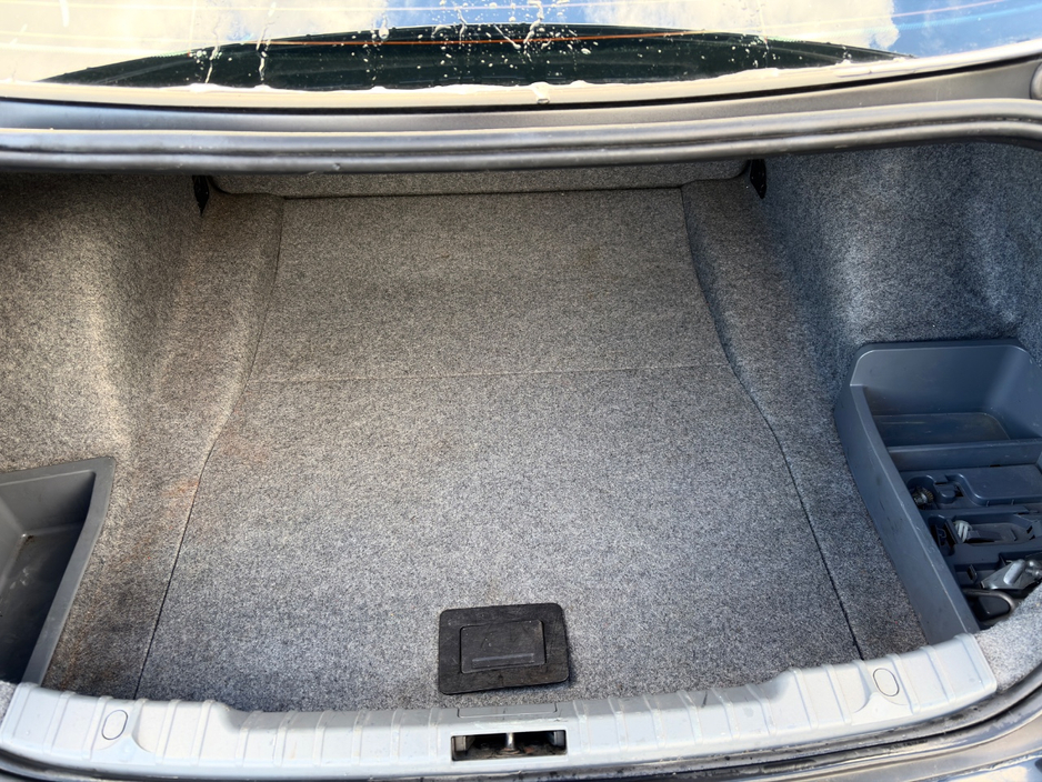 2009 BMW 3 Series - image 12