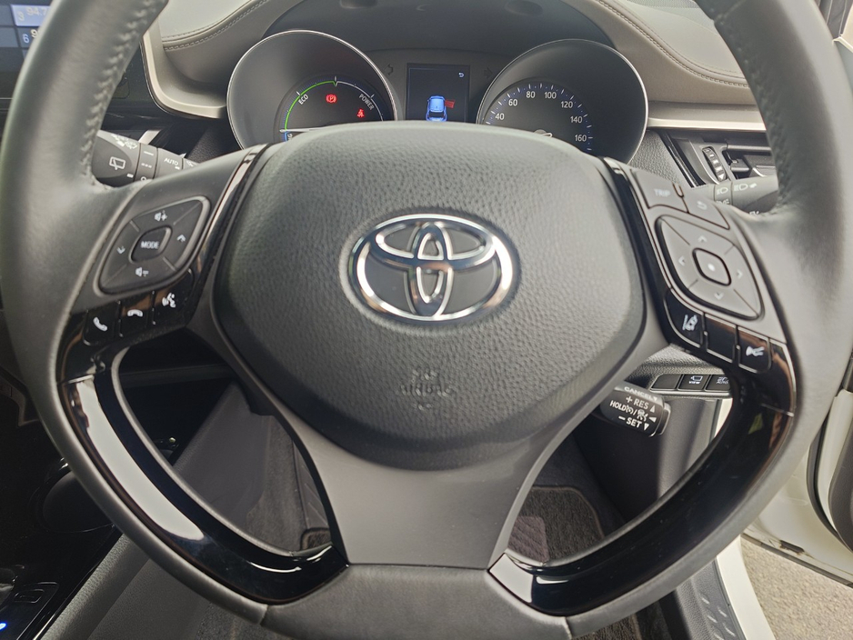 2020 Toyota C-HR - image 11