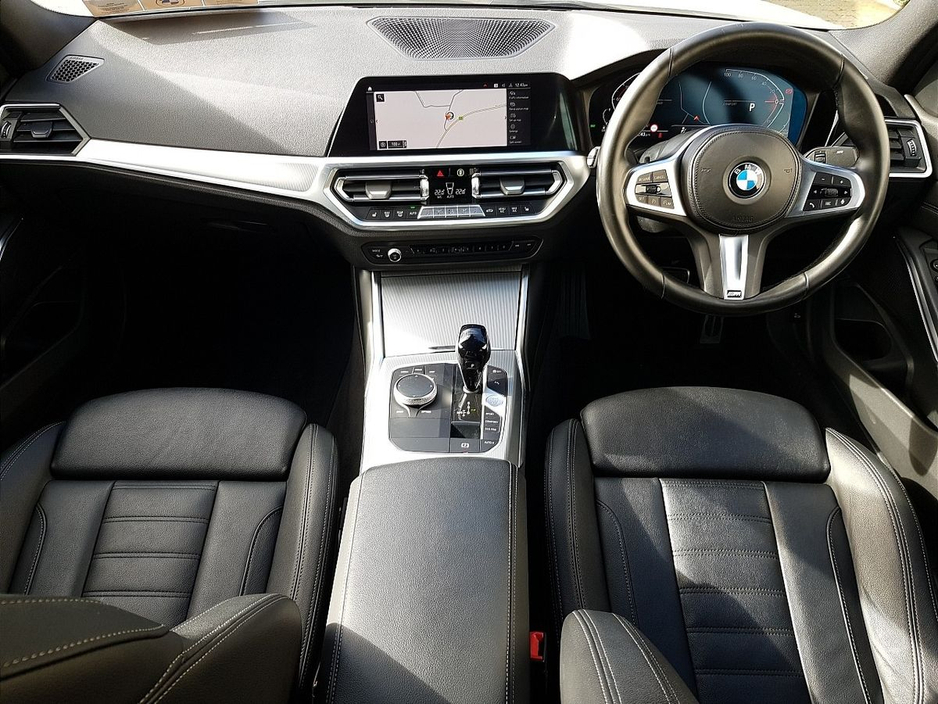 2022 BMW 3 Series - image 4