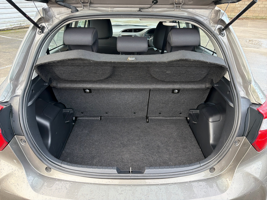 2018 Toyota Yaris 1.0 5DR LUNA // REAR CAMERA // BLUETOOTH // ALLOY WHEELS // FULL WARRANTY €15,945