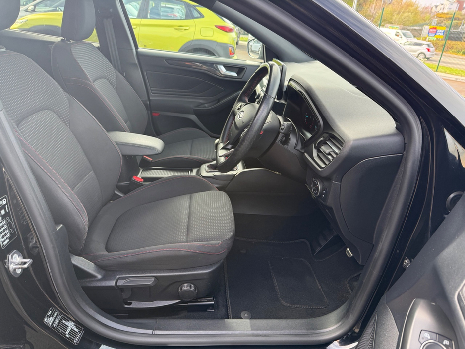 2019 Ford Focus - image 13