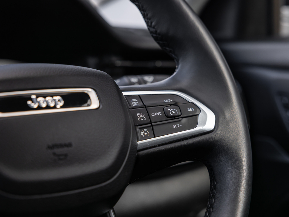 2025 Jeep Compass - image 15