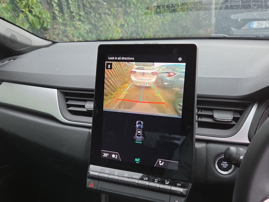 2025 Renault Captur - image 14