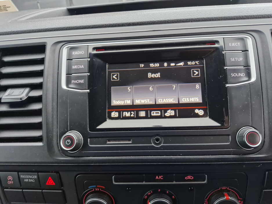 2019 Volkswagen Transporter - image 8